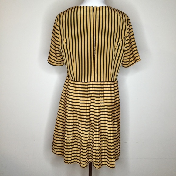 MINKPINK Black & Gold Stripe Pleated Dress Size Large - Picture 4 of 7